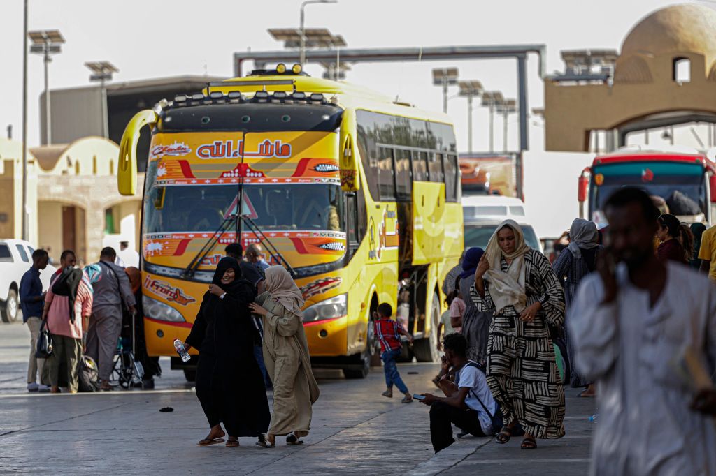 لجأ عشرات الآلاف من السودانيين إلى دولة مصر عقب اندلاع الحرب (Getty)