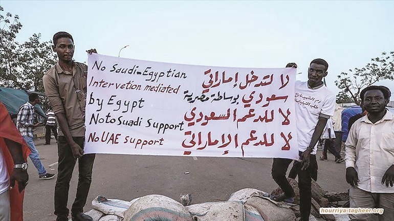 في ساحة الاعتصام