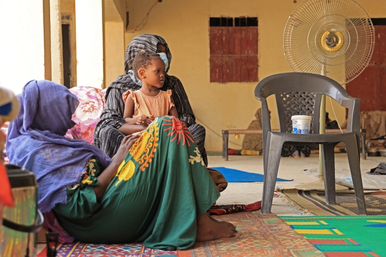 نازحون في إحدى المدارس شمالي السودان