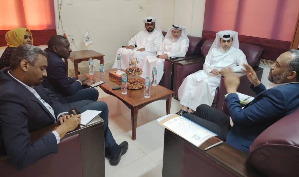وزير الصحة السوداني والسفير القطري في السودان في لقاء بمدينة بورتسودان