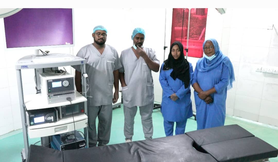 جانب من الطاقم الطبي السوداني الذي قام بالعملية