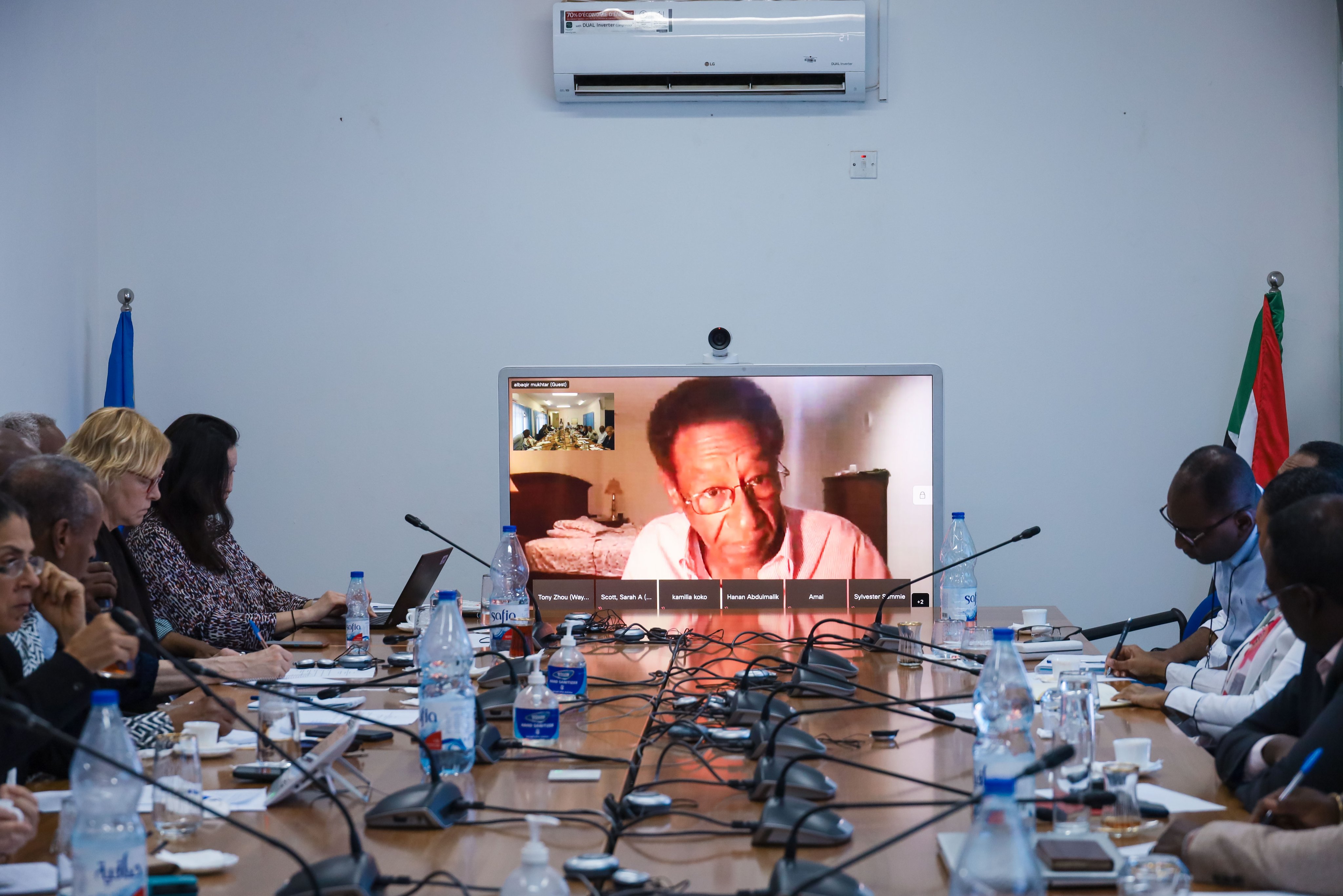 جانب من اجتماع الآلية الثلاثية مع اللجنة العليا للعدالة والعدالة الانتقالية نهار اليوم بالخرطوم (يونيتامس)