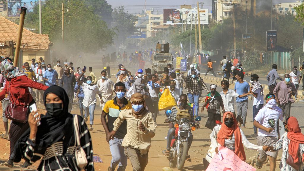 طاردت المدرعات المحتجين (Getty)