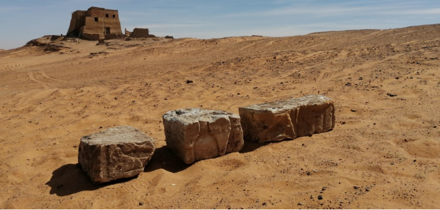 العناصر المعمارية المكتشفة في دنقلا العجوز
