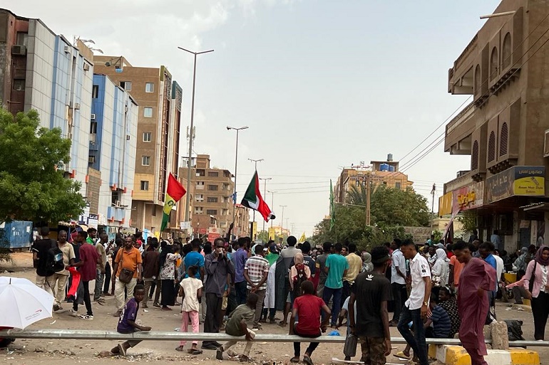 محتجون في اعتصام مستشفى الجودة
