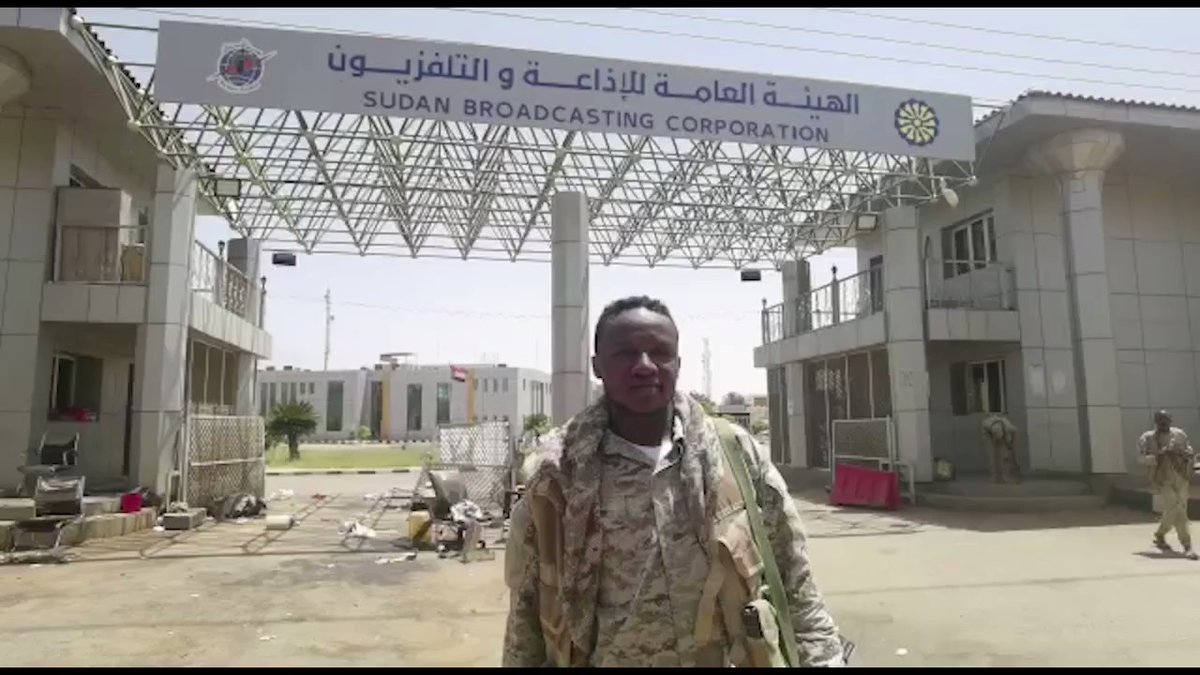 تحتل قوات الدعم السريع مقر الإذاعة والتلفزيون القومي منذ بداية الاشتباكات في 15 نيسان/أبريل الماضي