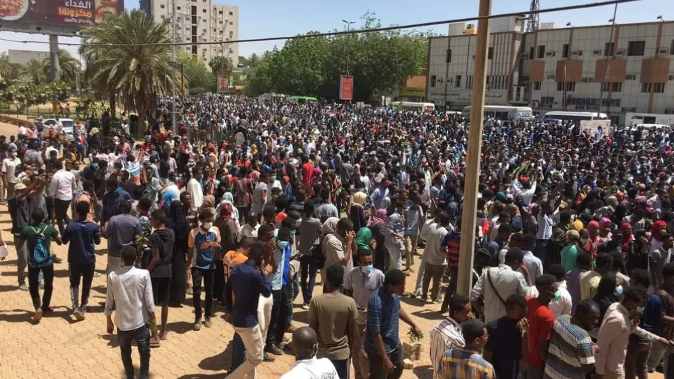 تاق-6 نيسان.jpg