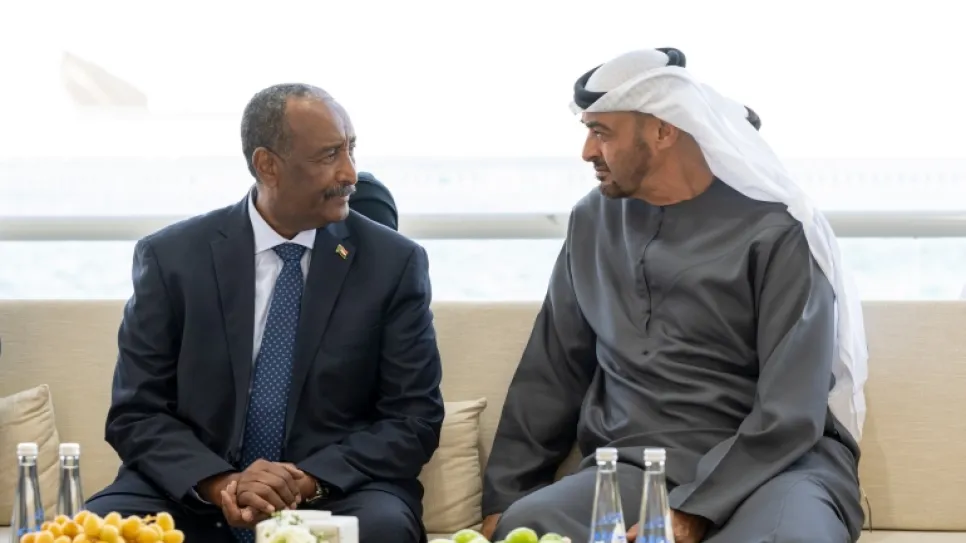 البرهان مع ولي عهد أبو ظبي.jpg