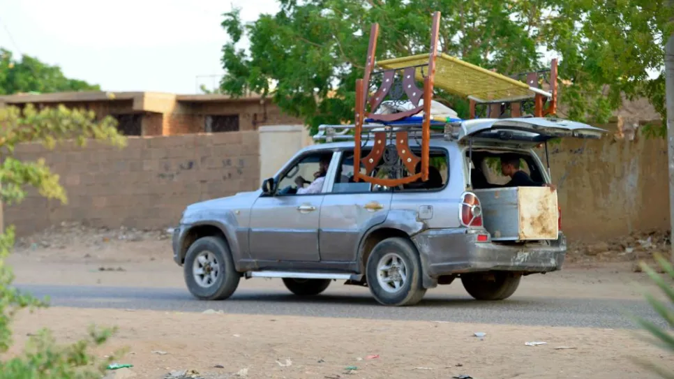 عوائل مغادرة.jpg