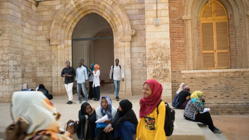 طلاب في جامعة الخرطوم.jpg