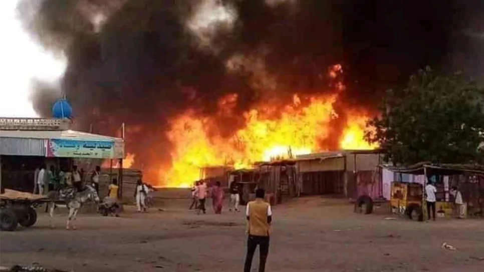 حريق ضخم ناتج عن الصراع المسلح في السودان.jpg