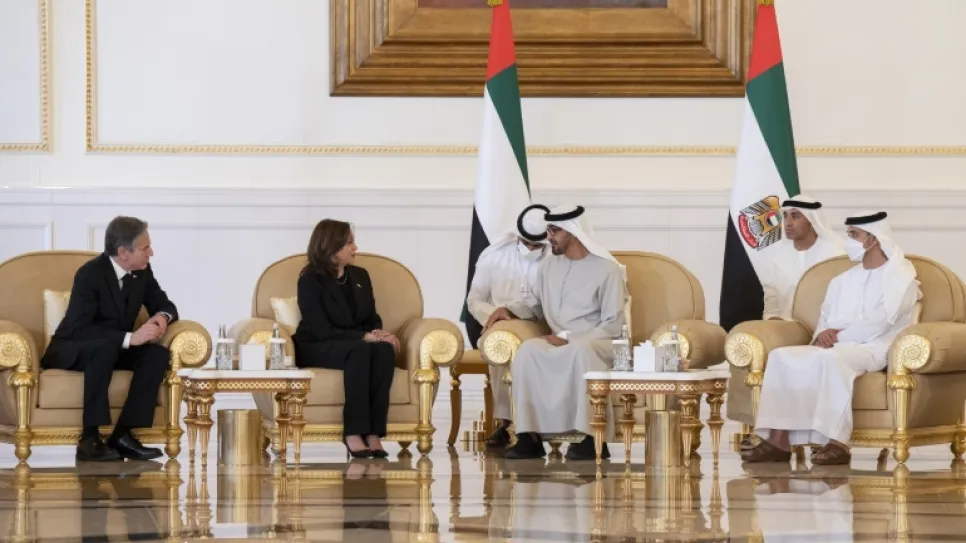 محمد بن زايد مع وزير الخارجية الأمريكي.jpg