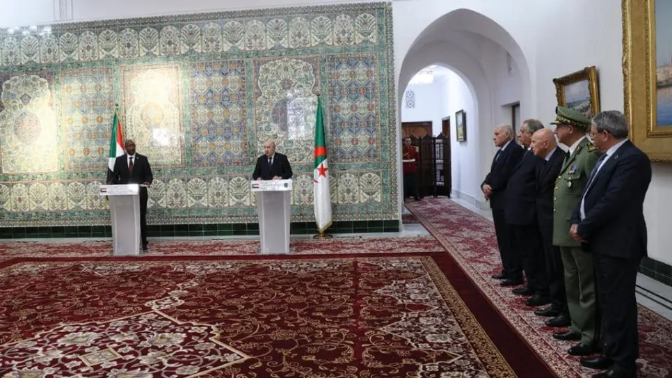 مؤتمر صحفي للبرهان والرئيس الجزائري تبون.jpg