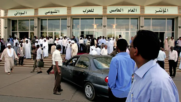 الحزب الشيوعي.. البتر علاجًا للاختلاف.jpg