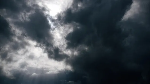 1200px-Rainy_sky_over_Duhok.jpg