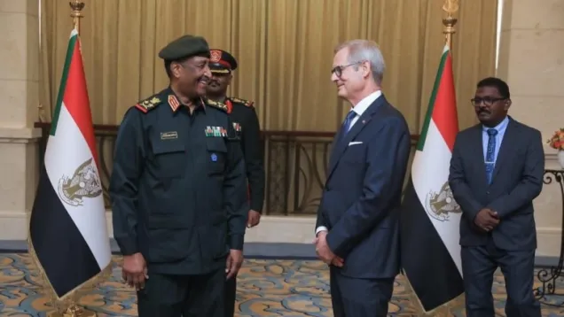 البرهان مع سفير.jpeg
