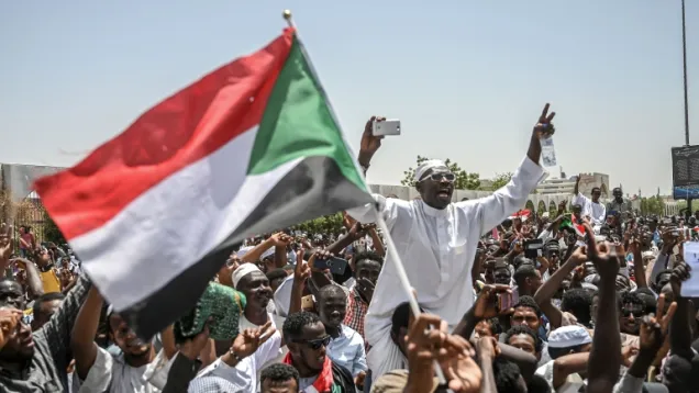 احتجاجات - اعتصام القيادة العامة.jpg