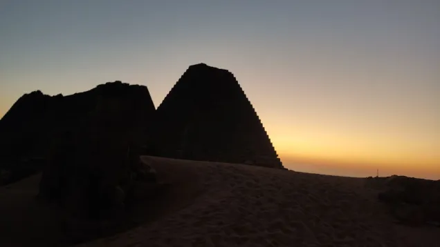 أهرامات السودان طقس.jpg