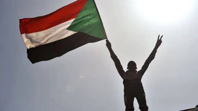علم السودان محتج.jpg