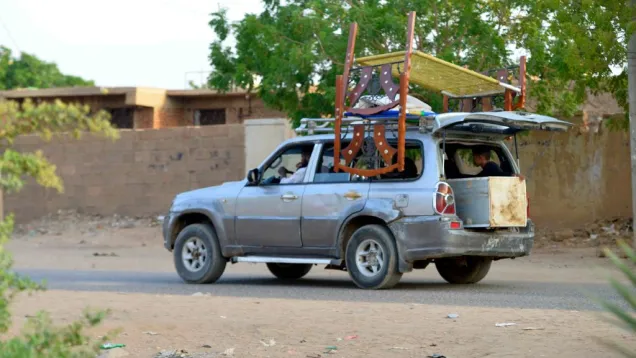 عوائل مغادرة.jpg
