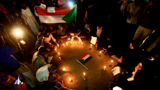 اعتصام القيادة.jpg