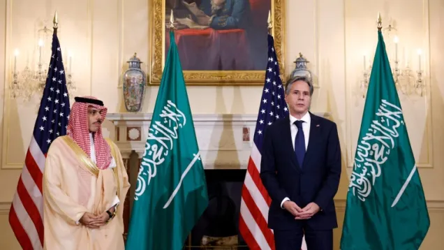 وزير الخارجية الأمريكي مع نظيره السعودي.jpg