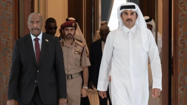 البرهان مع أمير قطر.jpg