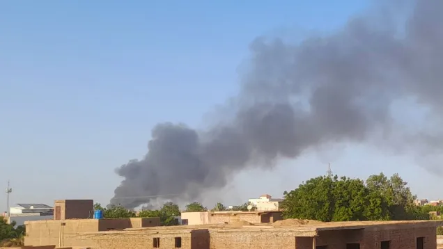 آثار الاشتباكات بين الجيش والدعم السريع في الخرطوم.jpg