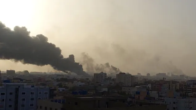 آثار الدمار في البنية التحتية في الخرطوم.jpg