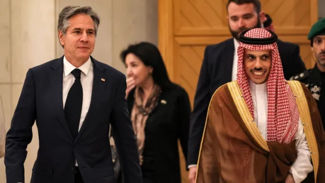 وزير الخارجية الأمريكي مع نظيره السعودي.jpg