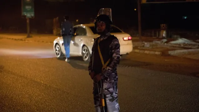 شرطة - حظر تجول.jpg
