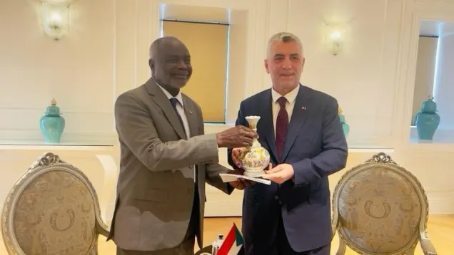 وزيرا المالية السوداني والتركي.jpg