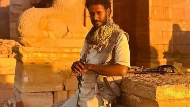 جندي من الدعم السريع في موقع جزيرة مروي الأثري.jpeg