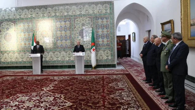 مؤتمر صحفي للبرهان والرئيس الجزائري تبون.jpg