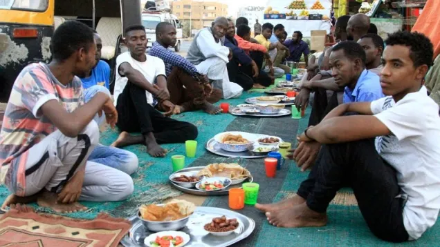 سفرة رمضان في السودان.jpg