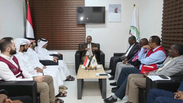 لقاء وزير الصحة مع السفير القطري.jpg