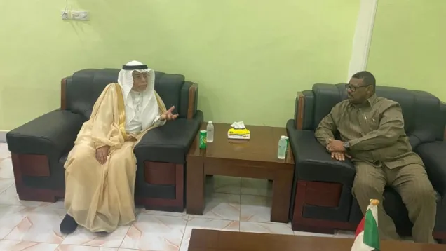 وزير التجارة والتموين مع السفير السعودي لدى السودان.jpg