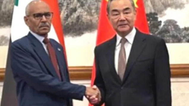 وزير الخارجية السوداني ونظيره الصيني.jpg