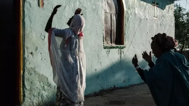 أجانب لاجئون في السودان.jpg