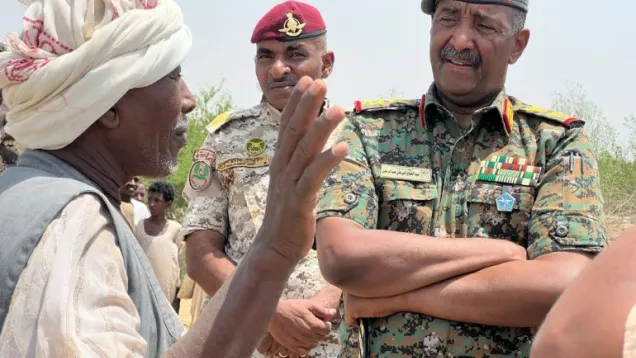 البرهان يتفقد متضرري السيول .jpg