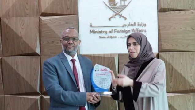 وزير الصحة الاتحادي ووزيرة الدولة القطرية.jpg