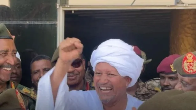 البرهان في مسيد الشيخ الكباشي في بحري (إعلام مجلس السيادة).jpg