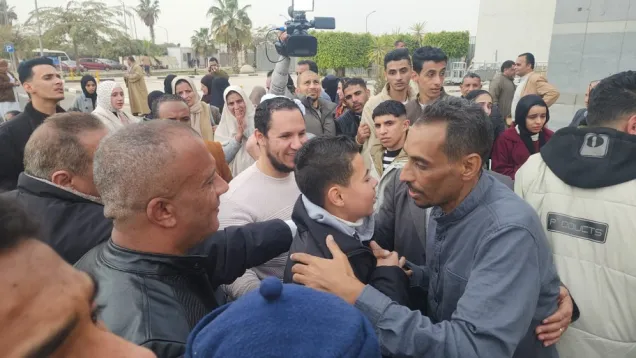 أحد المصريين العائدين.jpg
