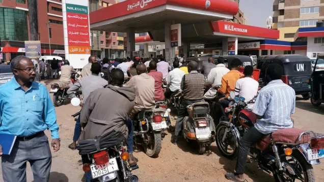 motorists_queue_for_fuel_at_a_fuel_station_in_khartoum_sudan_february_10_2020._reuters.jpg