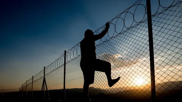 prison-escape-night-1000x563.jpg