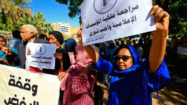 sudan-protest-ministry-information-bashir-links-getty.jpg
